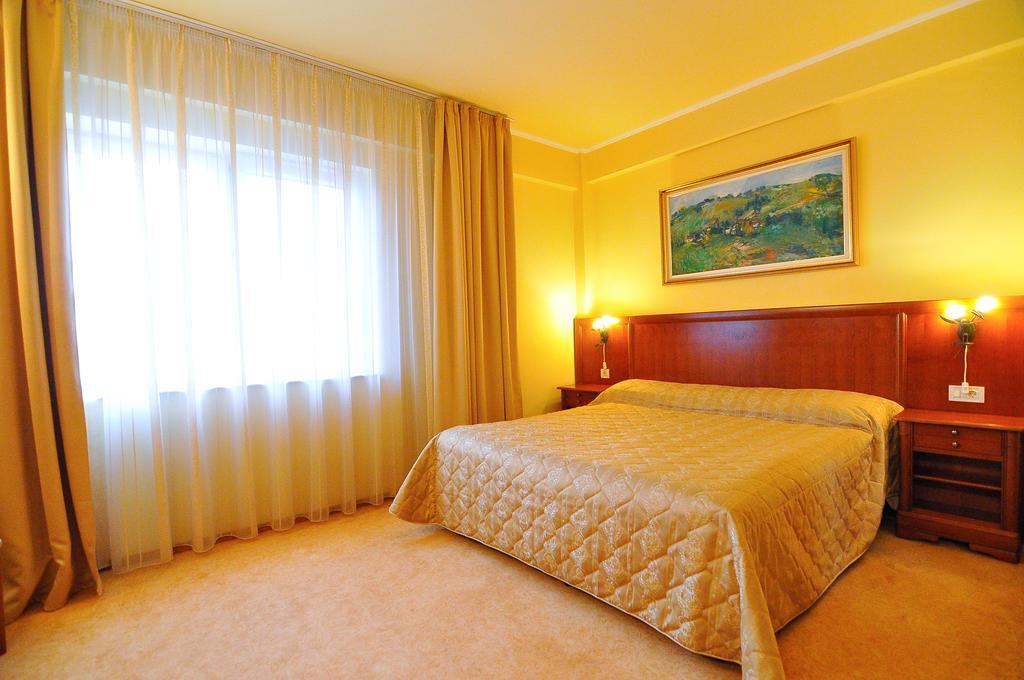 Hotel Maxim Oradea Eksteriør bilde