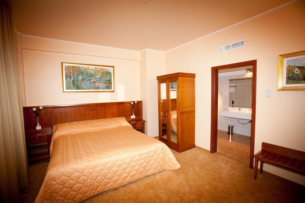 Hotel Maxim Oradea Eksteriør bilde